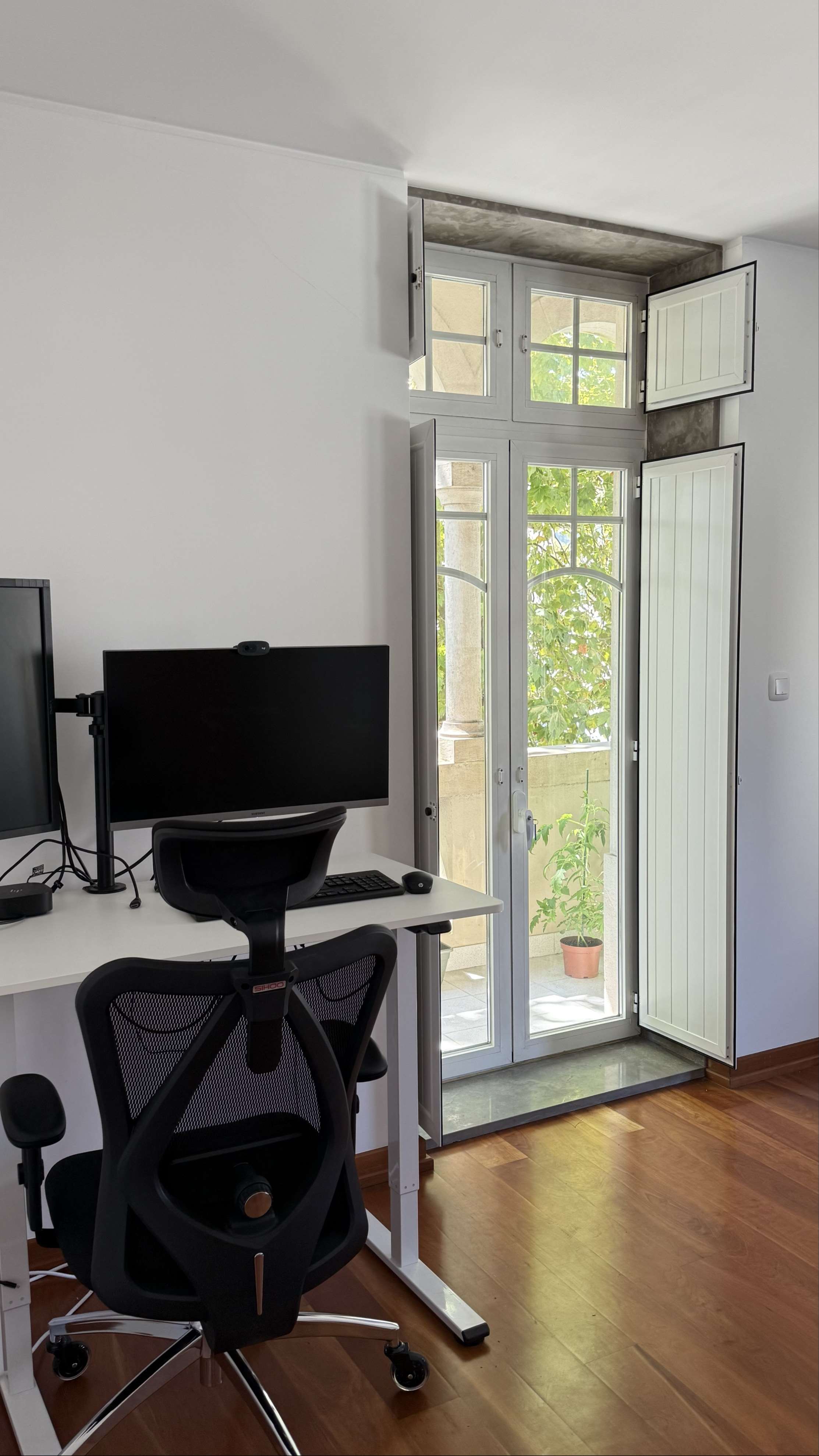 Modern meeting room with glass walls